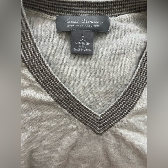 Daniel Cremieux Men's Beige V-Neck Sweater - Picture 5 of 5